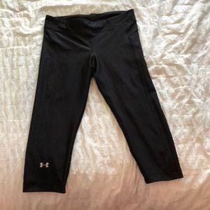 Black Under Armor crop leggings